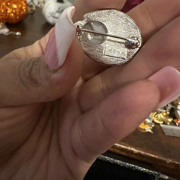 Vintage Lady Bug Brooch by avon - Picture 2 of 2